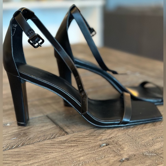 OAK + FORT Shoes - Oak & Fort Black Heels, size 8, beautiful! NWOT.